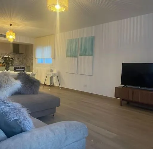 Gracia Villa *